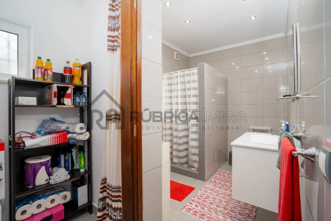 Moradia T3 para Venda em Santa Barbara de Nexe Foto 25