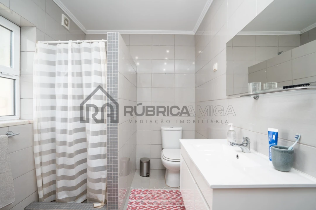 Moradia T3 para Venda em Santa Barbara de Nexe Foto 29