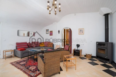 Moradia T3 para Venda em Santa Barbara de Nexe