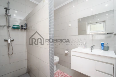Moradia T3 para Venda em Santa Barbara de Nexe