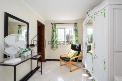 Moradia T3 para Venda em Santa Barbara de Nexe