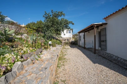 Moradia T3 para Venda em Santa Barbara de Nexe