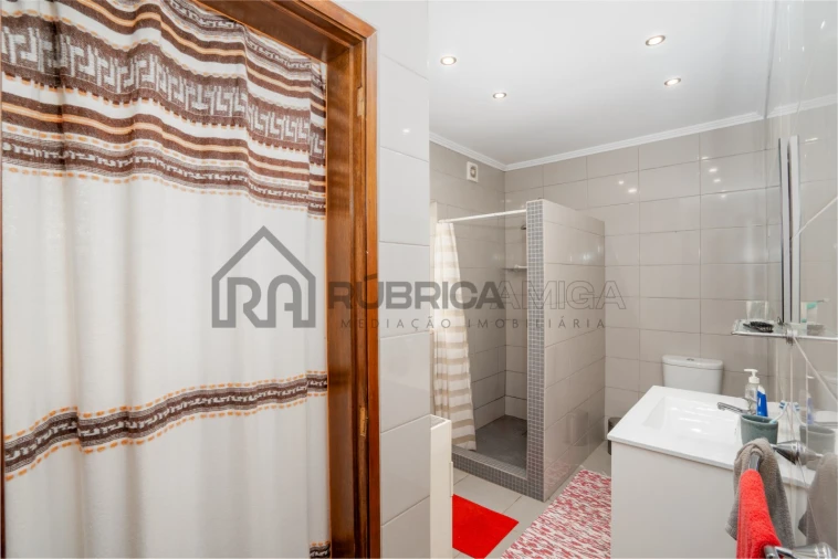 Moradia T3 para Venda em Santa Barbara de Nexe Foto 26
