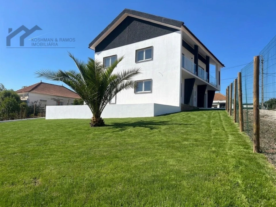 Moradia T4 para Venda em A dos Cunhados e Maceira Foto 2