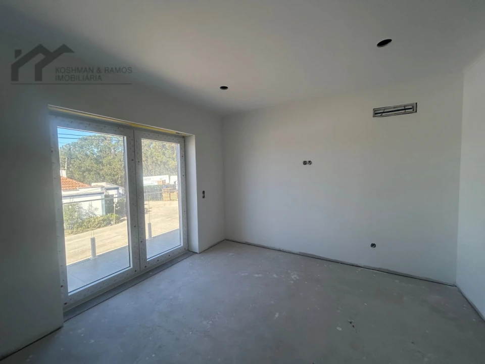 Moradia T4 para Venda em A dos Cunhados e Maceira Foto 14
