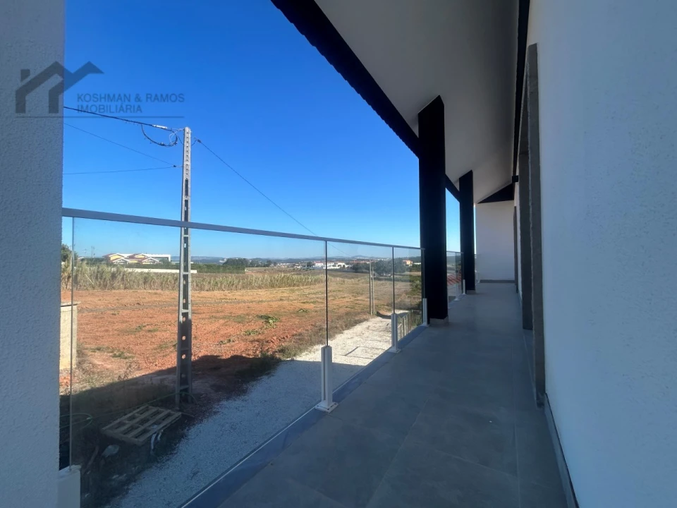 Moradia T4 para Venda em A dos Cunhados e Maceira Foto 8
