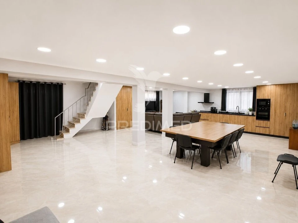 Moradia T5 para Venda em Quinta do Conde Foto 6