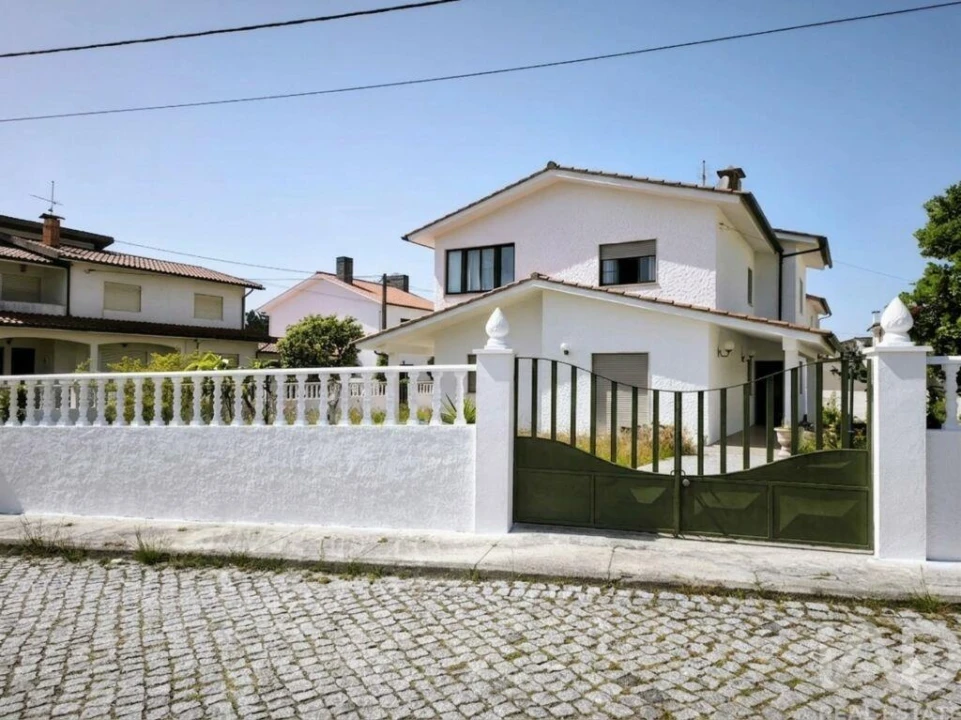 Moradia T3 para Venda em Chafe Foto 9