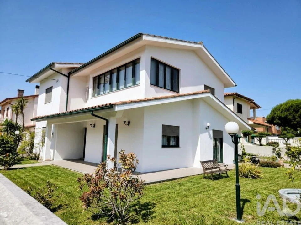 Moradia T3 para Venda em Chafe Foto 1