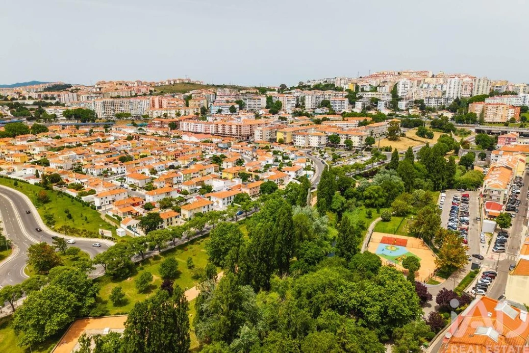 Moradia T4 para Venda em Queluz e Belas Foto 3