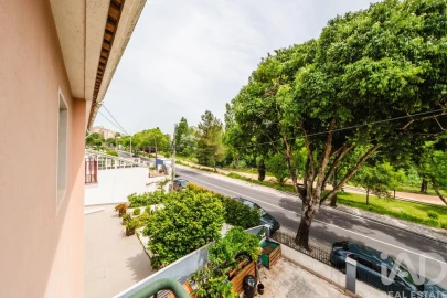 Moradia T4 para Venda em Queluz e Belas