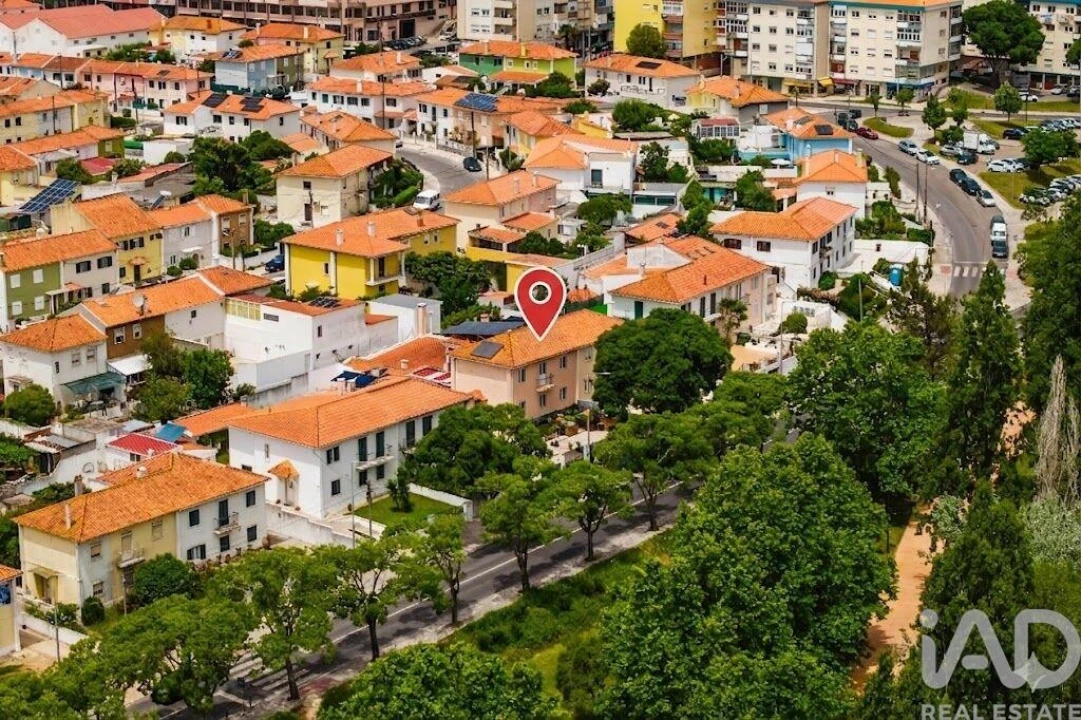 Moradia T4 para Venda em Queluz e Belas Foto 1