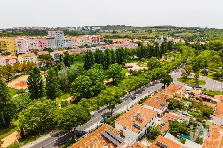Moradia T4 para Venda em Queluz e Belas Foto 4