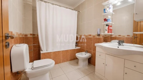 Apartamento T2 para Venda em Sé, Santa Maria e Meixedo