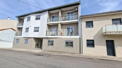 Apartamento T2 para Venda em Sé, Santa Maria e Meixedo