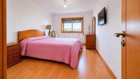 Apartamento T2 para Venda em Sé, Santa Maria e Meixedo