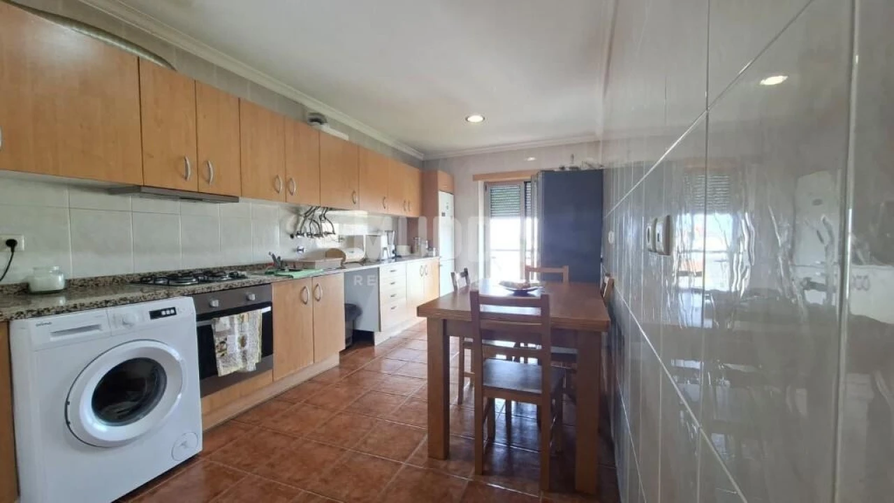 Apartamento T2 para Venda em Sé, Santa Maria e Meixedo Foto 5