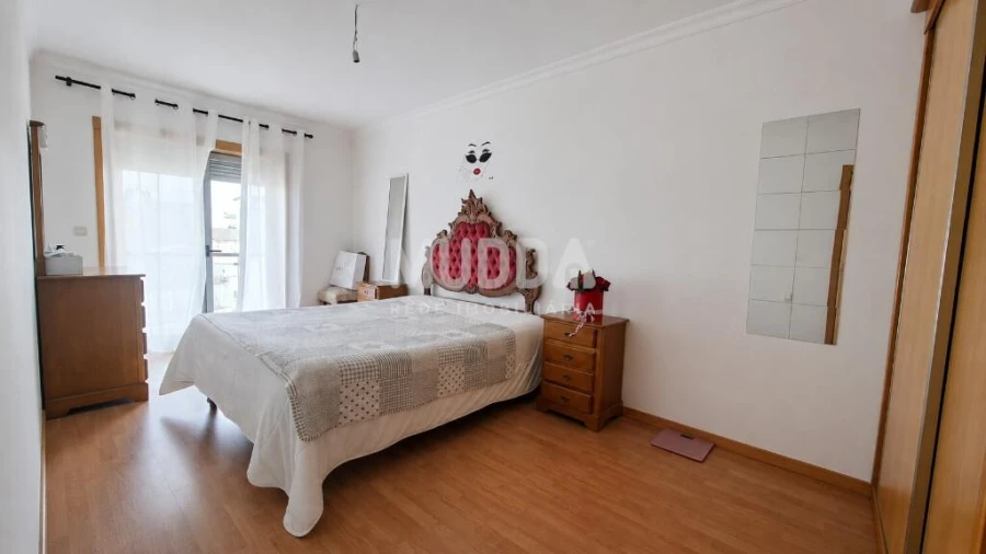 Apartamento T2 para Venda em Sé, Santa Maria e Meixedo