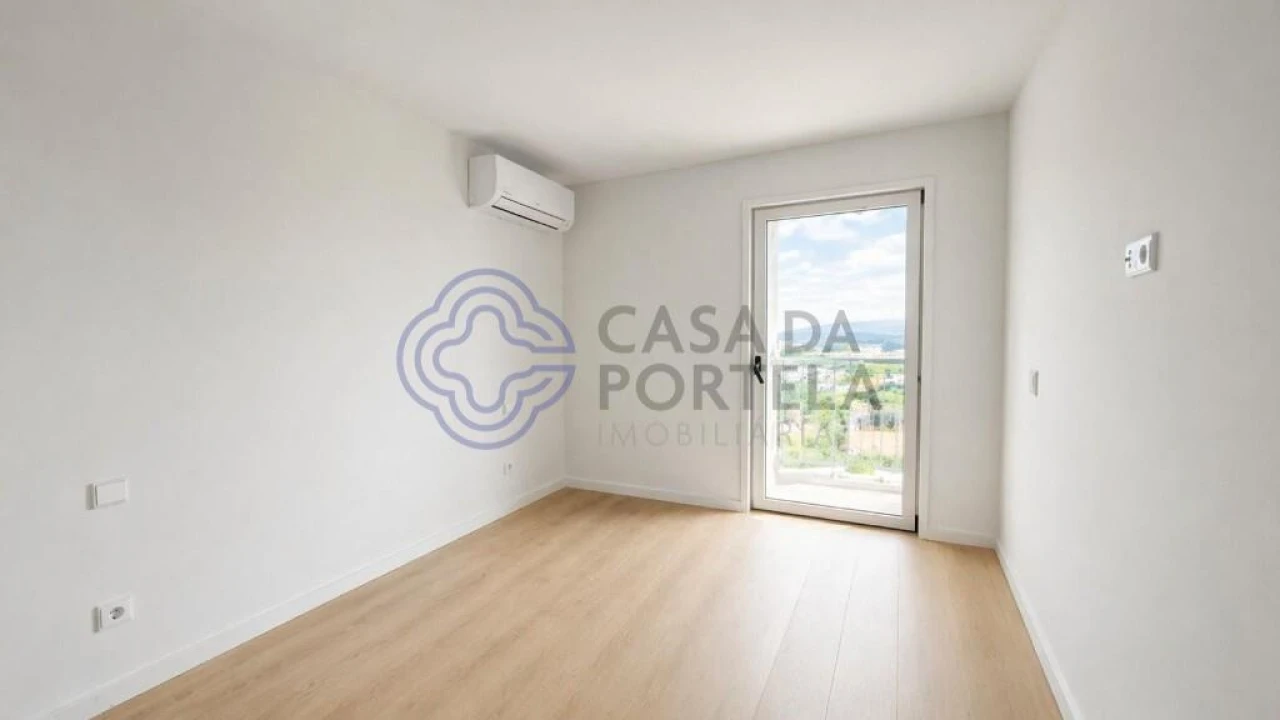 Apartamento T2 para Venda em Campanhã Foto 6