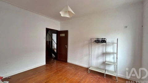 Moradia T11 para Venda em Paranhos
