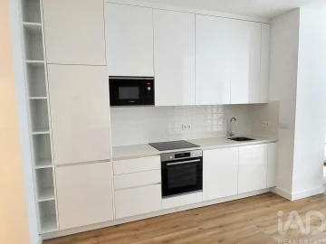 Apartamento T2 para Arrendamento em Penha de França