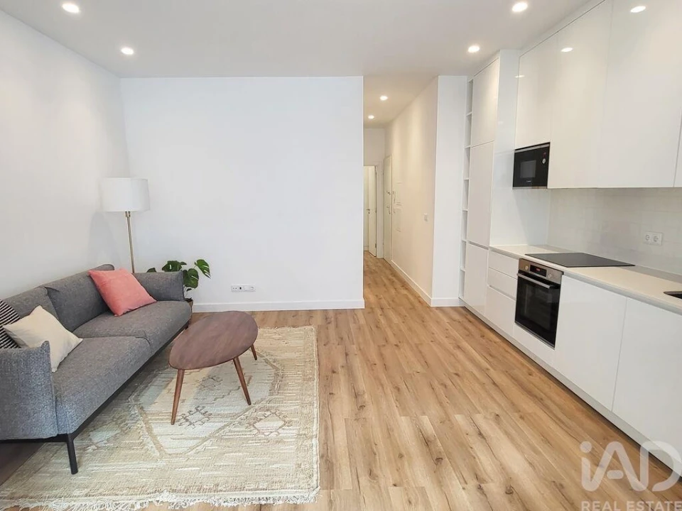 Apartamento T2 para Arrendamento em Penha de França Foto 4