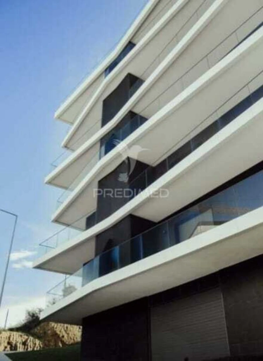 Prédio para Venda em Ferreiros e Gondizalves Foto 2