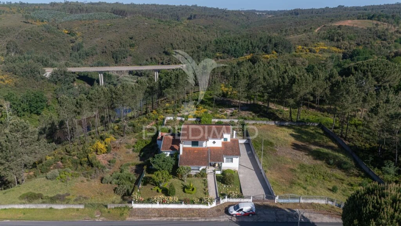 Moradia T5 para Venda em Côja e Barril de Alva Foto 1