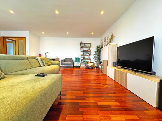 Apartamento T2 para Venda em Vilar de Pinheiro Foto 4