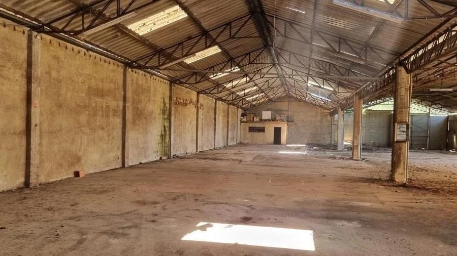 Armazém para Venda em Vilarinho do Bairro