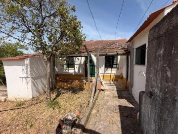 Moradia T3 para Venda em Nossa Senhora do Pranto