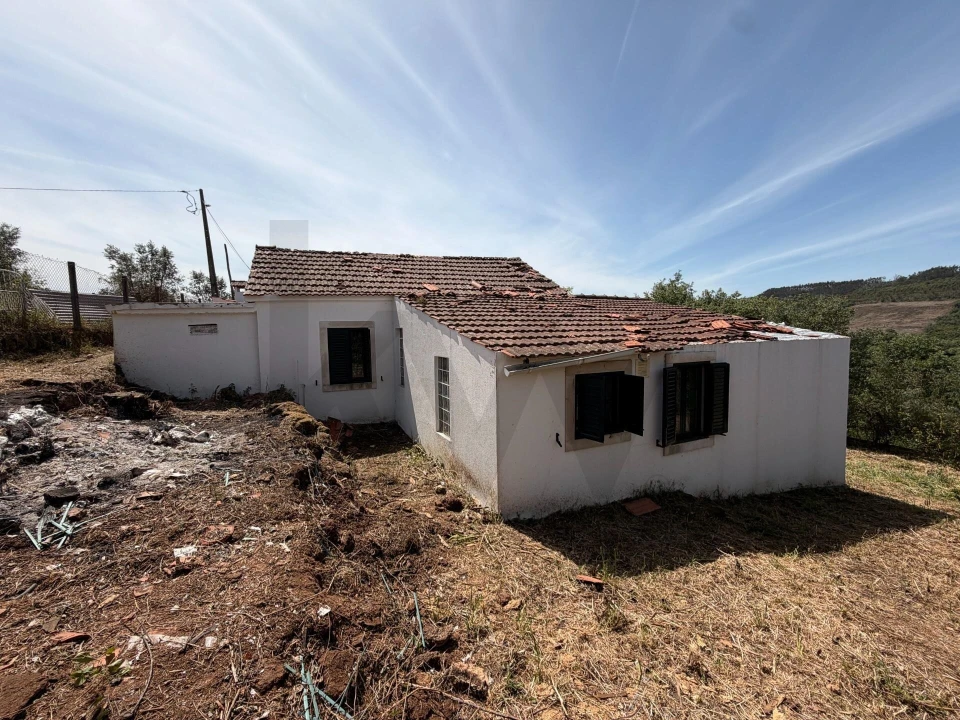 Moradia T3 para Venda em Nossa Senhora do Pranto Foto 4