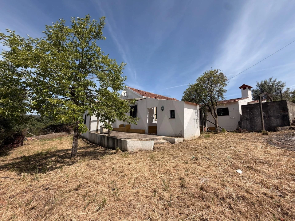 Moradia T3 para Venda em Nossa Senhora do Pranto Foto 3