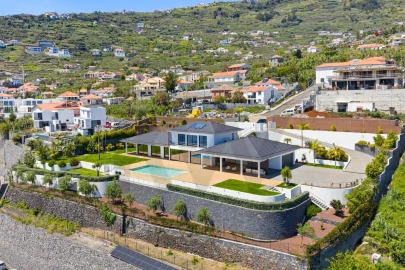 Moradia T5 para Venda em Arco da Calheta
