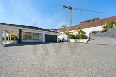Moradia T5 para Venda em Arco da Calheta