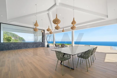 Moradia T5 para Venda em Arco da Calheta