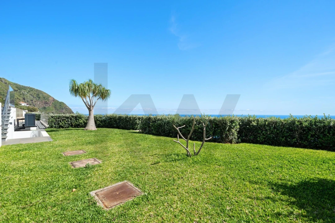 Moradia T5 para Venda em Arco da Calheta Foto 52
