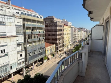 Apartamento T3 para Arrendamento em Arroios