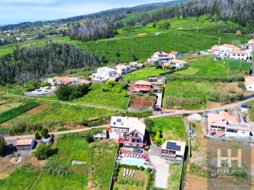 Moradia T8 para Venda em Fajã da Ovelha