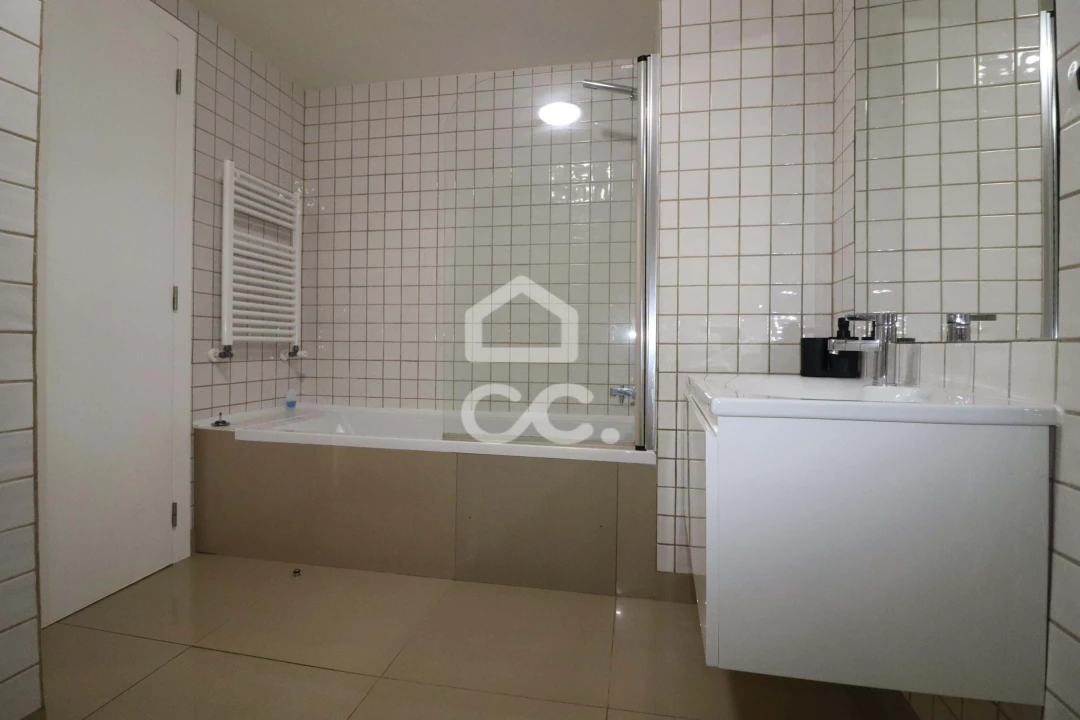 Apartamento T2 para Arrendamento em Sé Nova, Santa Cruz, Almedina e São Bartolomeu Foto 9