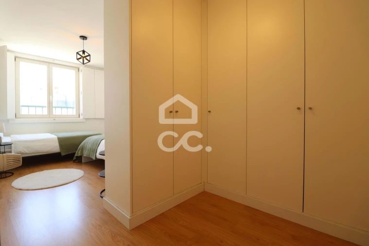 Apartamento T2 para Arrendamento em Sé Nova, Santa Cruz, Almedina e São Bartolomeu Foto 10