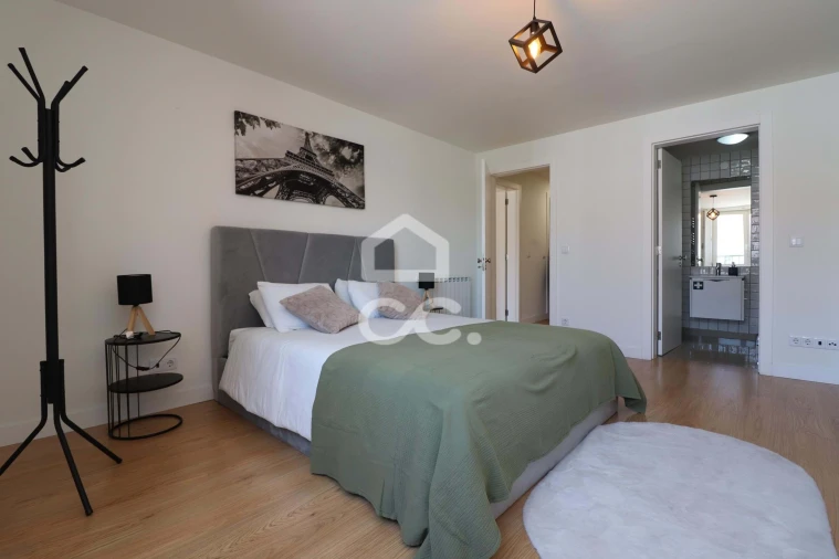 Apartamento T2 para Arrendamento em Sé Nova, Santa Cruz, Almedina e São Bartolomeu Foto 13