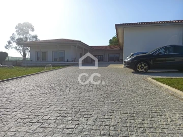 Moradia T4 para Venda em Areias, Sequeirô, Lama e Palmeira