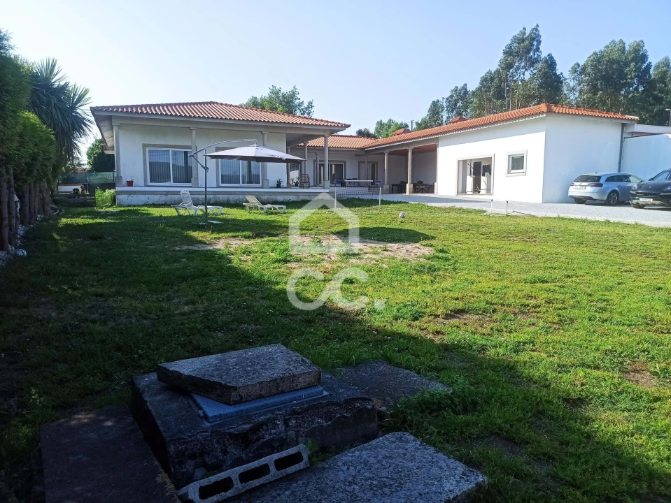 Moradia T4 para Venda em Areias, Sequeirô, Lama e Palmeira Foto 5