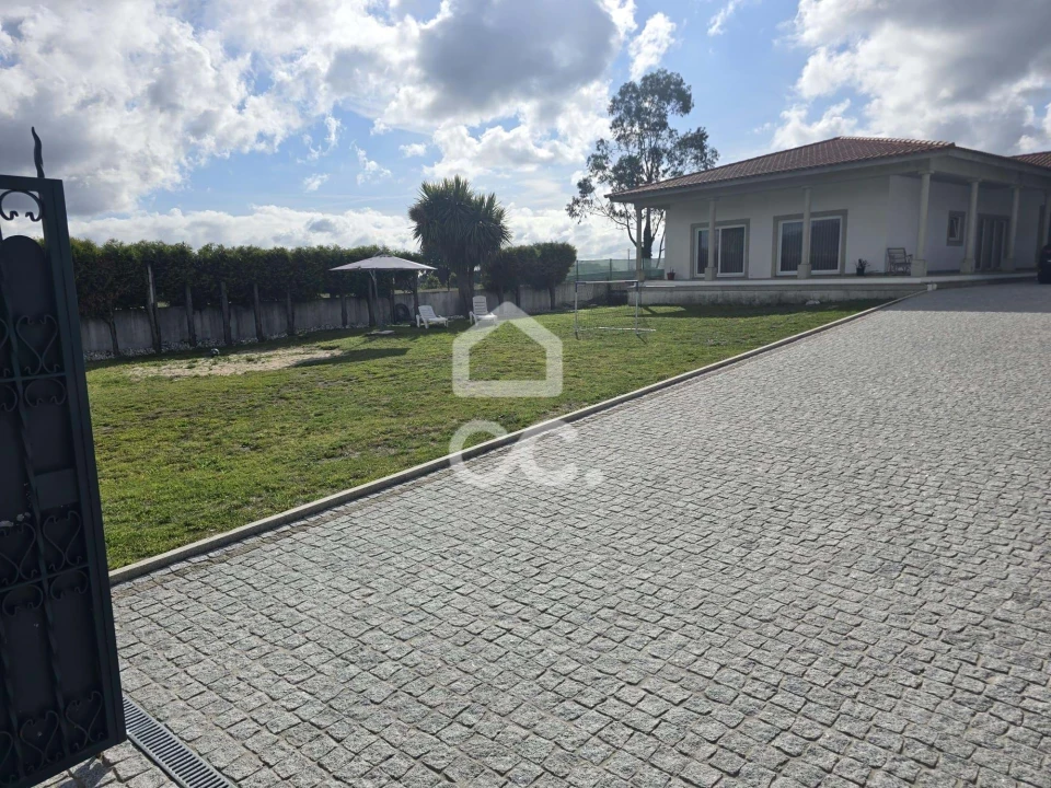 Moradia T4 para Venda em Areias, Sequeirô, Lama e Palmeira Foto 4