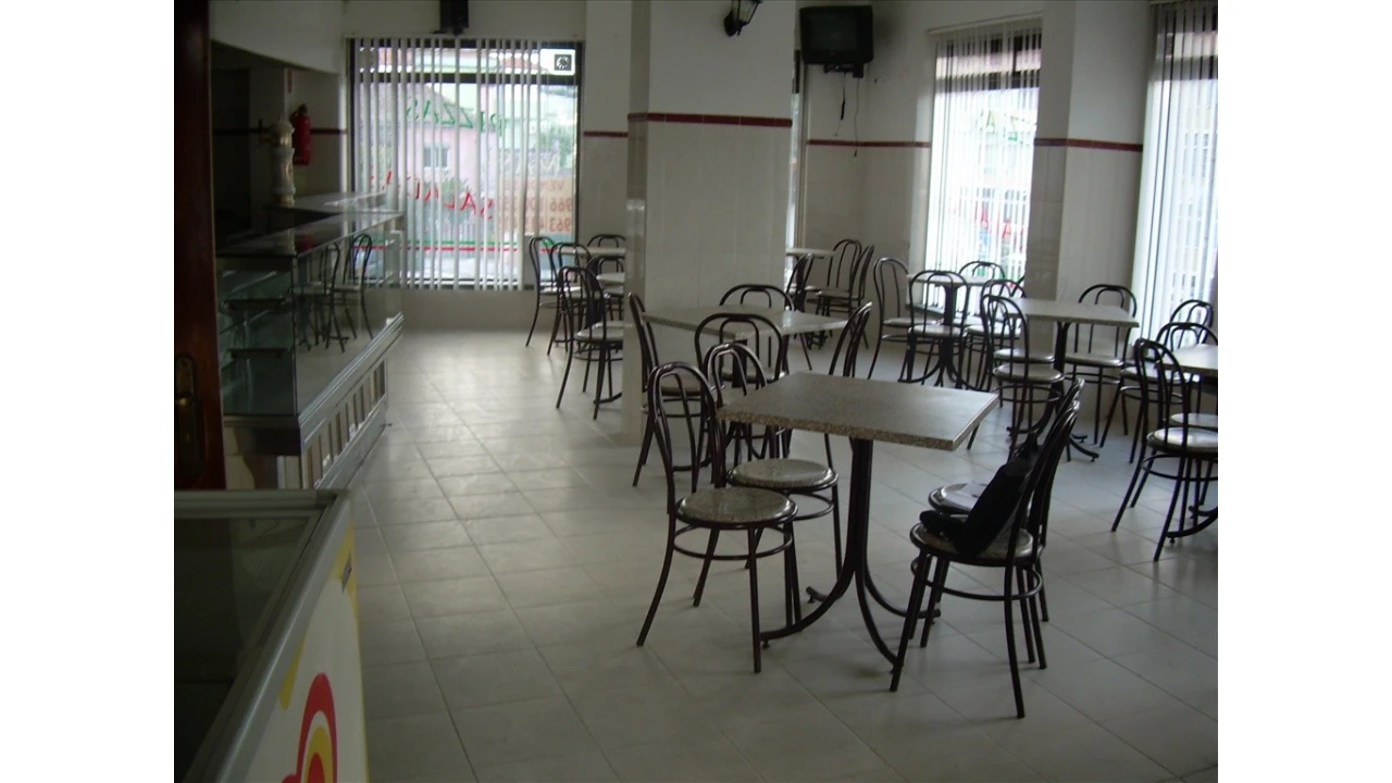 Loja para Venda em Laranjeiro e Feijó Foto 1