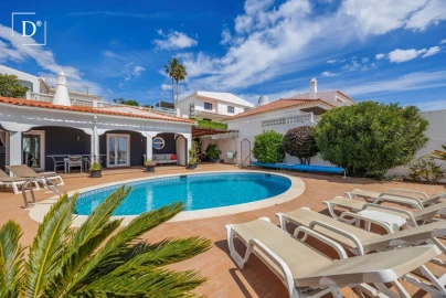 Moradia T4 para Venda em Albufeira e Olhos de Água