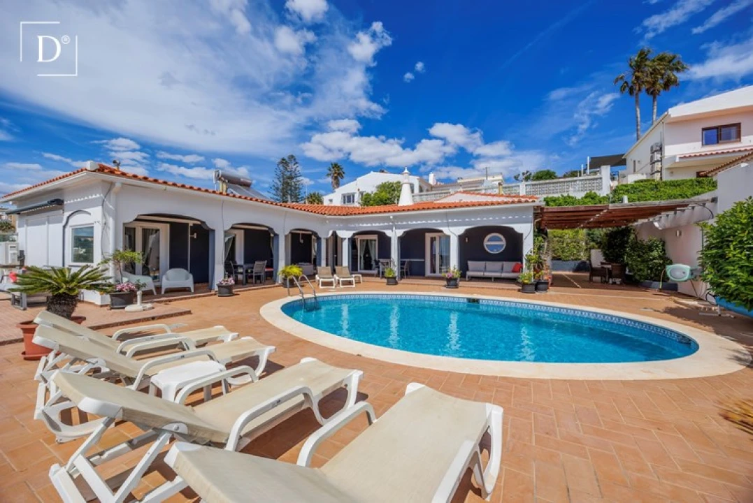 Moradia T4 para Venda em Albufeira e Olhos de Água Foto 1