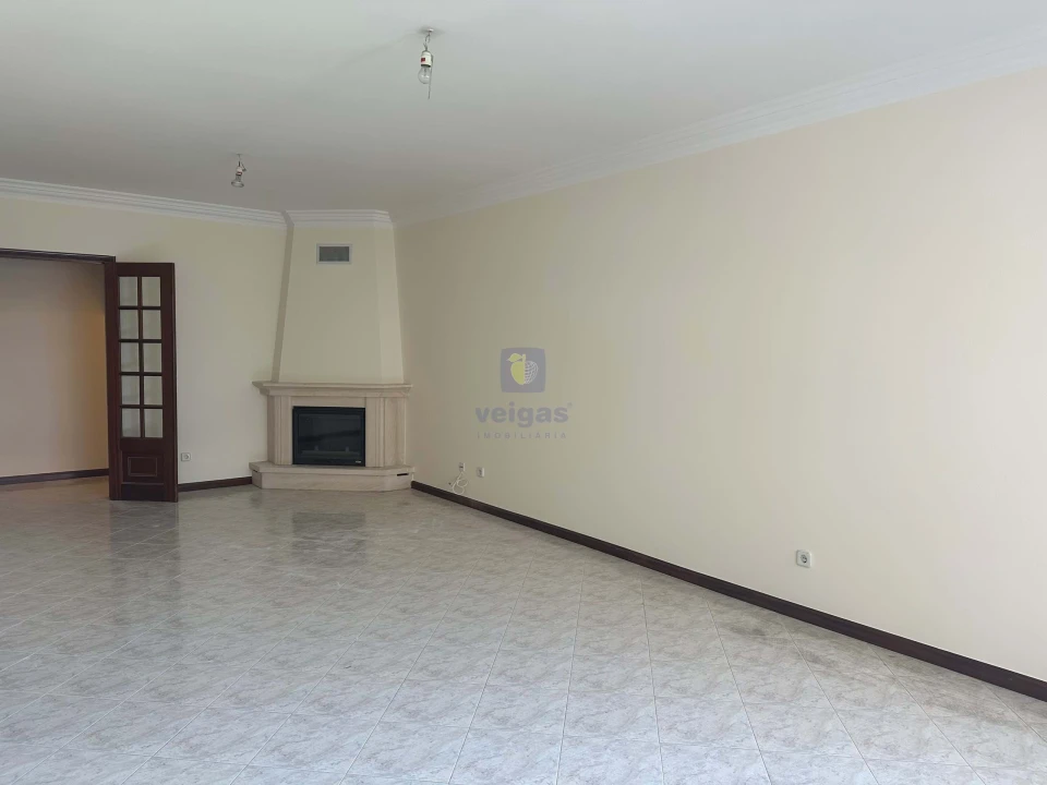 Apartamento T2 para Venda em Algueirão-Mem Martins Foto 1