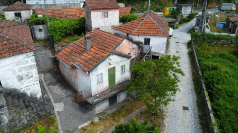 Moradia T2 para Venda em Campelo e Ovil